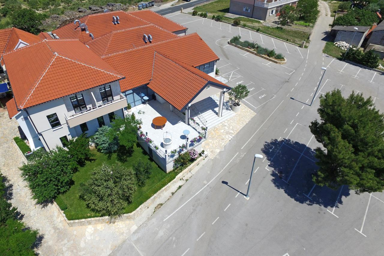 B&B Ave Maria Vrpolje Exterior photo